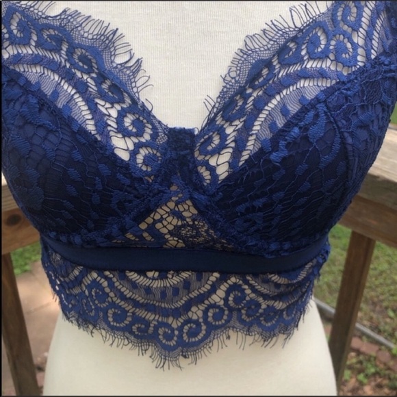 Blue lace bra - Picture 4 of 9